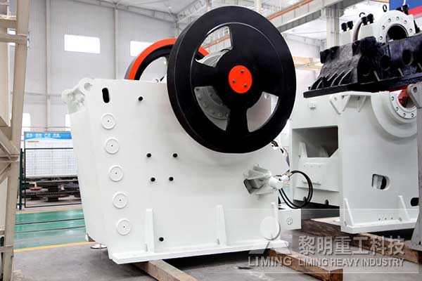 顎式破碎機(jī)生產(chǎn)為何會(huì)發(fā)生劇烈震動(dòng)？